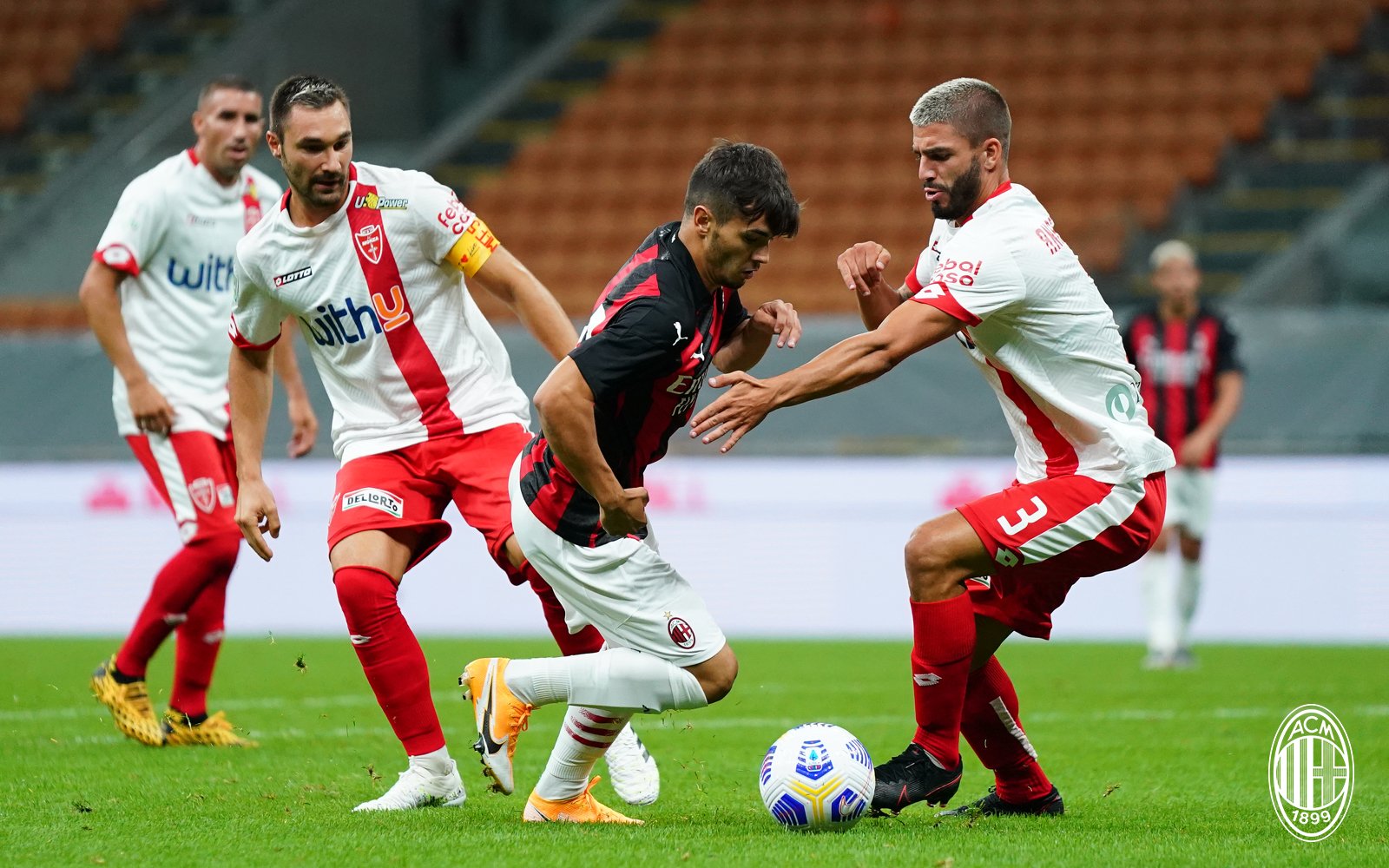 AC Milan vs Monza (22:59 – 22/10) | Xem lại trận đấu